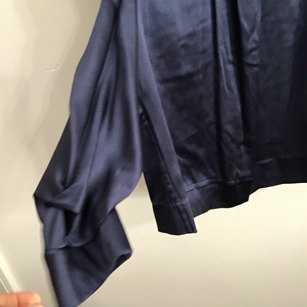 Marlene Burger’s darling Navy blue 92% silk long sleeve crop top size S - Picture 3 of 4